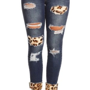 Trendy-must-have Mid Rise Leopard patch Cuff Jeans